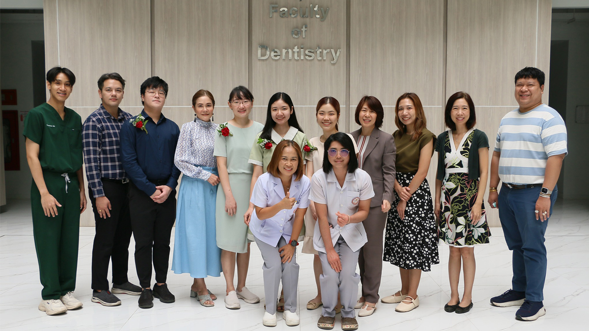 ขอแสดงความยินดีกับบัณฑิต  หลักสูตรประกาศนียบัตรบัณฑิต สาขาวิทยาเอ็นโดดอนต์ รุ่นที่ ๒