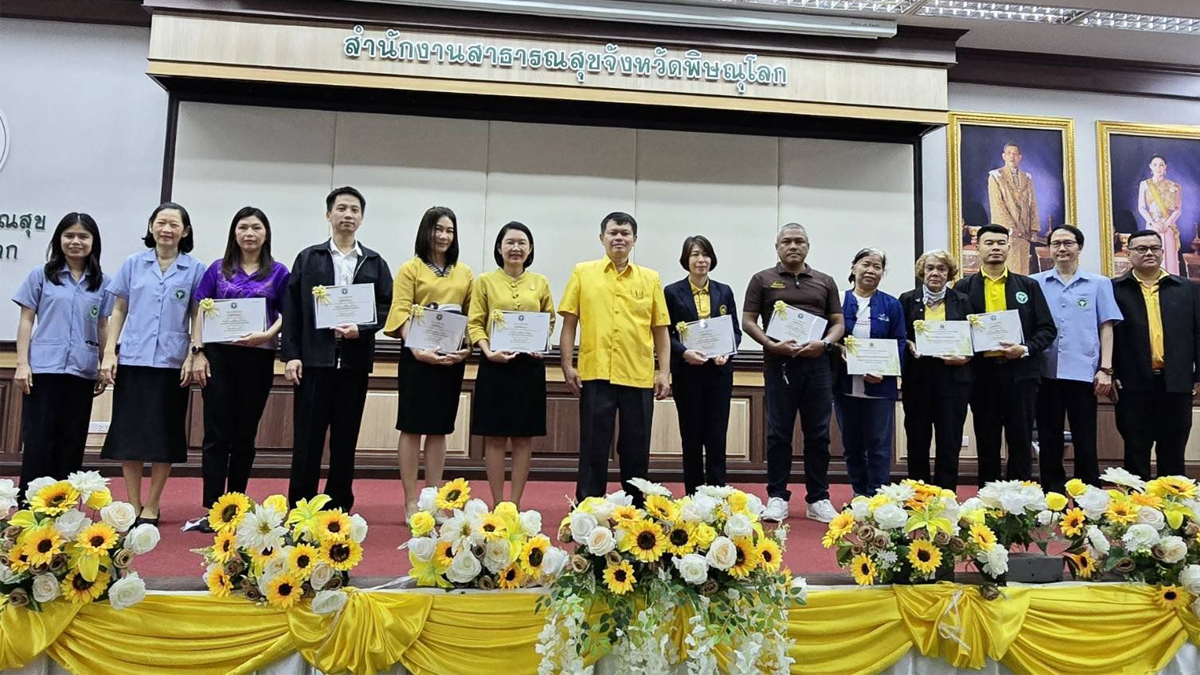 คณบดีคณะทันตแพทยศาสตร์ และผู้ช่วยคณบดีฝ่ายคลินิก เข้ารับมอบใบประกาศนียบัตรฯ รับรองว่า โรงพยาบาลทันตกรรม คณะทันตแพทยศาสตร์ มหาวิทยาลัยนเรศวร เป็นศูนย์เวลเนส ที่ได้รับการรับรองจากกรมการแพทย์แผนไทยและการแพทย์ทางเลือก ประเภทสถานพยาบาล